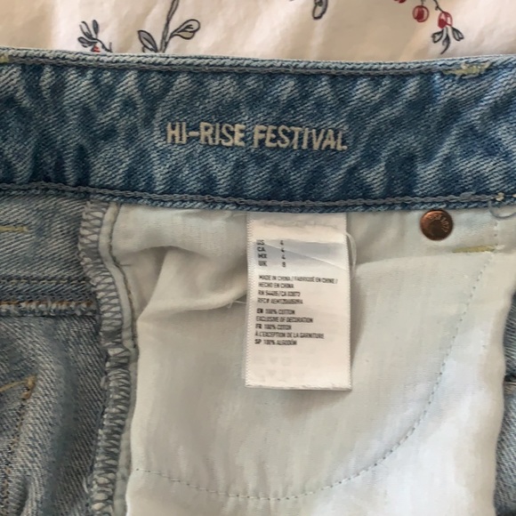 AE women’s 4 high rise festival pale Jean shorts - Picture 4 of 4